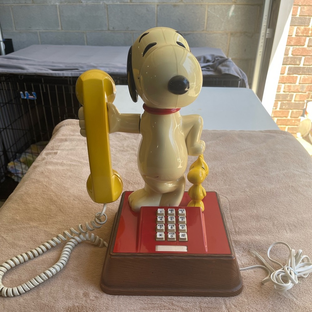 Vintage Snoopy and Woodstock Touchtone Telephone
